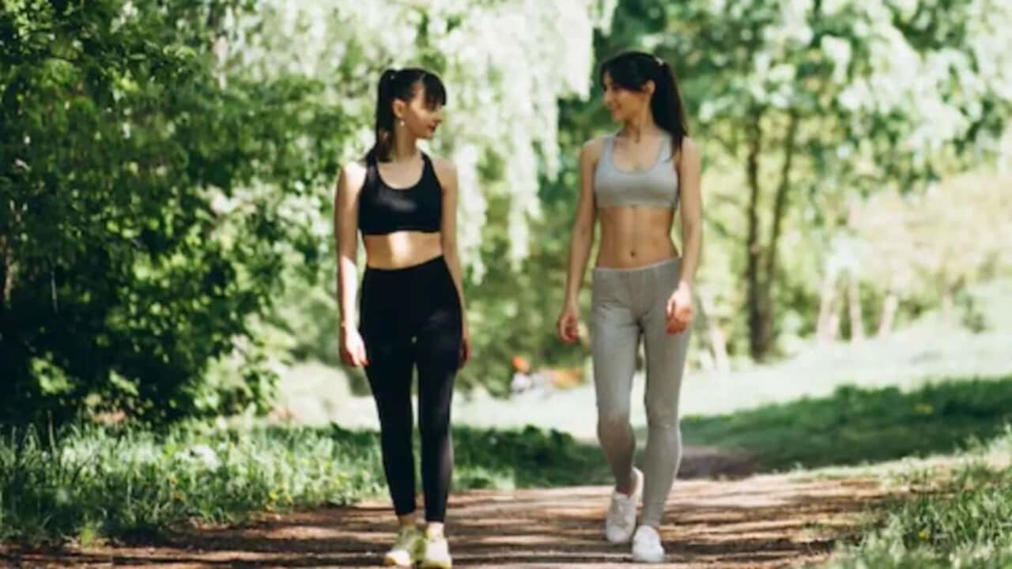 10 squats vs 30-minute walk: Which is more effective?