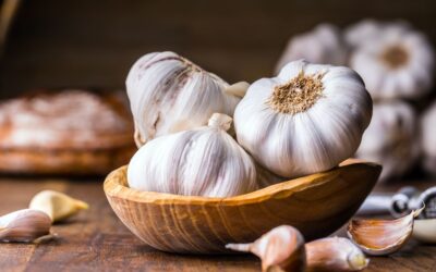 What happens when you eat raw garlic in the morning? 5 benefits