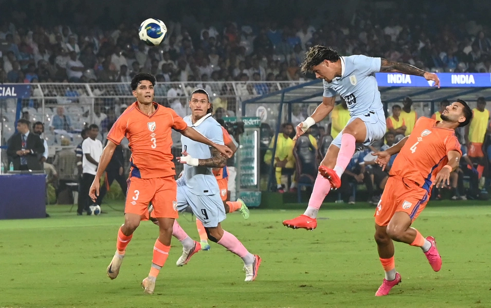 Lightning delay shifts momentum as Uruguay beat India 6-1